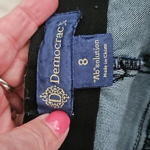 Democracy Ab Solution size 8